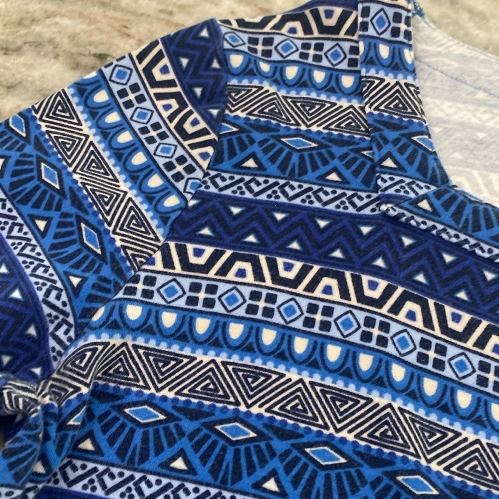 Kim Rogers size  XL top with 3/4 sleeves blue on blue alternating patterns - Picture 4 of 6